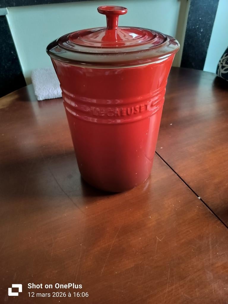 Pot le Creuset, Enlèvement