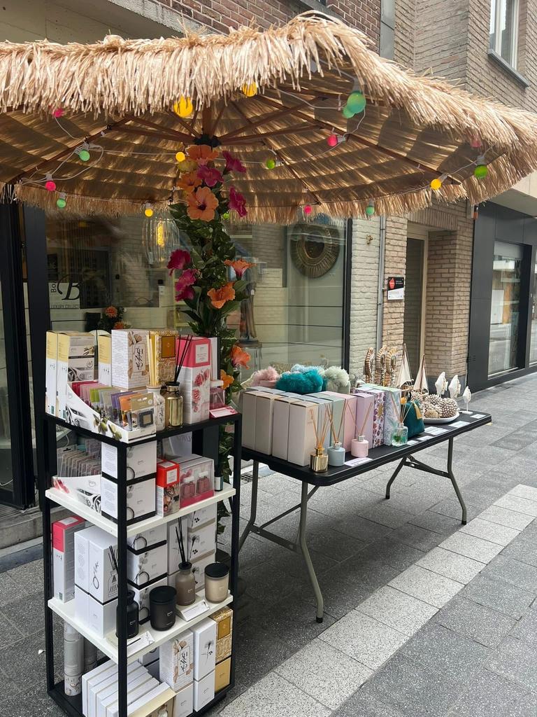 Parasol met voet bloemen en lichtjes, Tuin en Terras, Parasols, Ophalen, Gebruikt, 1 tot 2 meter