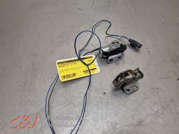 Slotmechaniek achterdeur Bus-Bestel van een Mercedes Vito, Auto-onderdelen, Carrosserie, Mercedes-Benz, Gebruikt, 3 maanden garantie