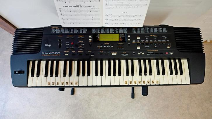 Keyboard Roland E 68, Muziek en Instrumenten, Keyboards, Zo goed als nieuw, 61 toetsen, Roland, Ophalen