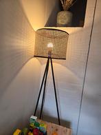 Staande lamp rotan indurstrieel, Huis en Inrichting, Ophalen
