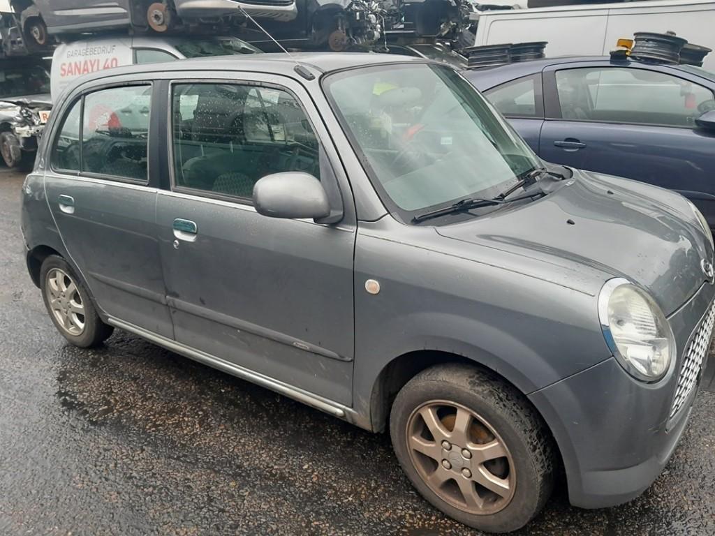 FENETRE OU VITRE DE PORTE AVANT DROIT Daihatsu Trevis, Autos : Pièces & Accessoires, Utilisé, Daihatsu