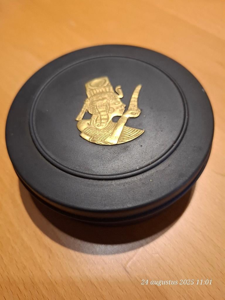 Wedgwood porselein, Enlèvement