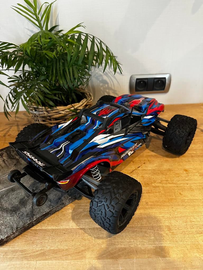 Traxxas Rustler 4x4 amélioré + pièces de rechange, Enlèvement, Comme neuf, Voiture