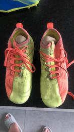 Schoenen voetbal maat 36 met noppen, Ophalen, Zo goed als nieuw, Schoenen