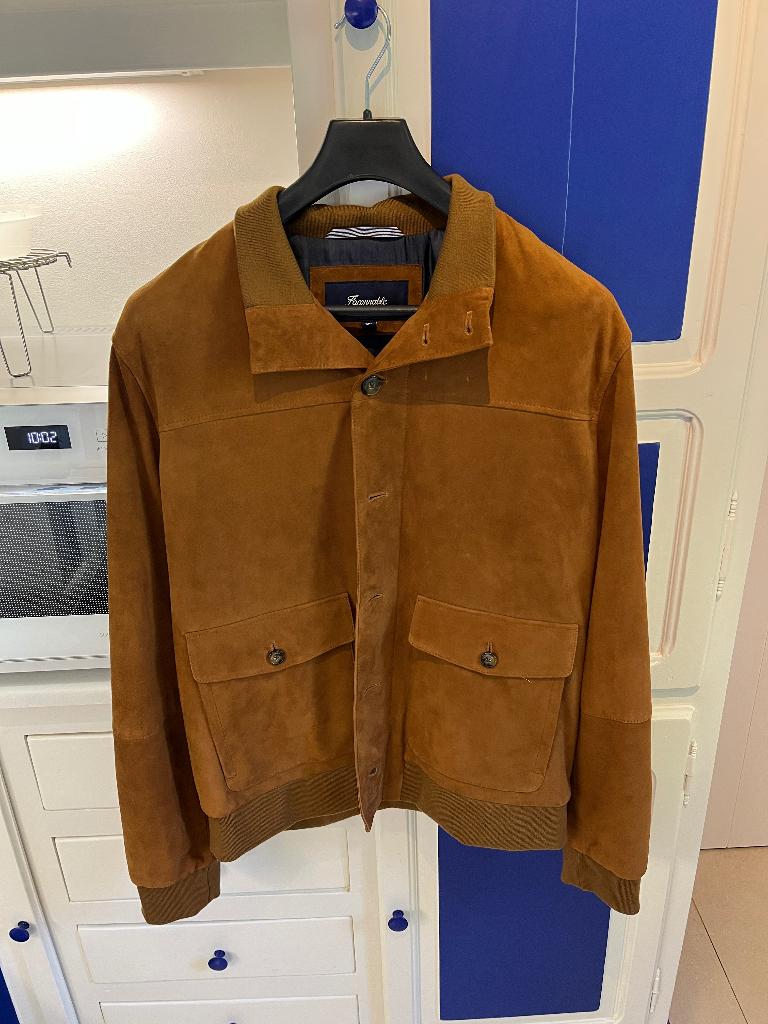 XXL VORMBAAR SUÈDE JACK, Ophalen, Nieuw, Maat 56/58 (XL), Façonnable