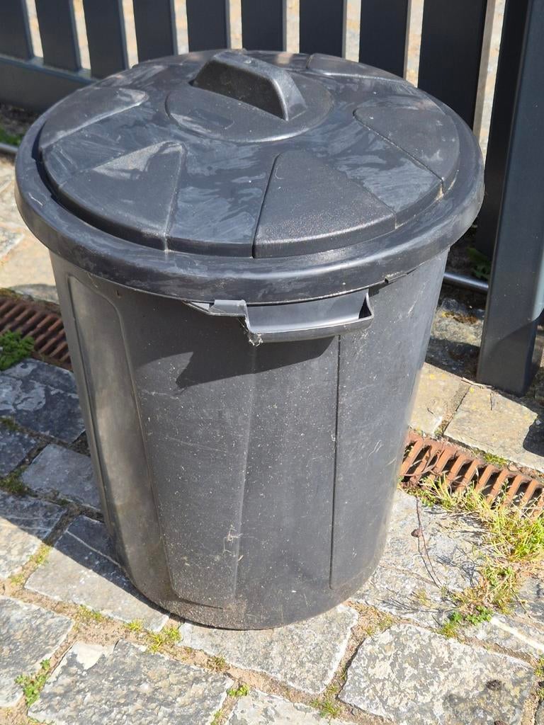 Grote ton met deksel, Ophalen