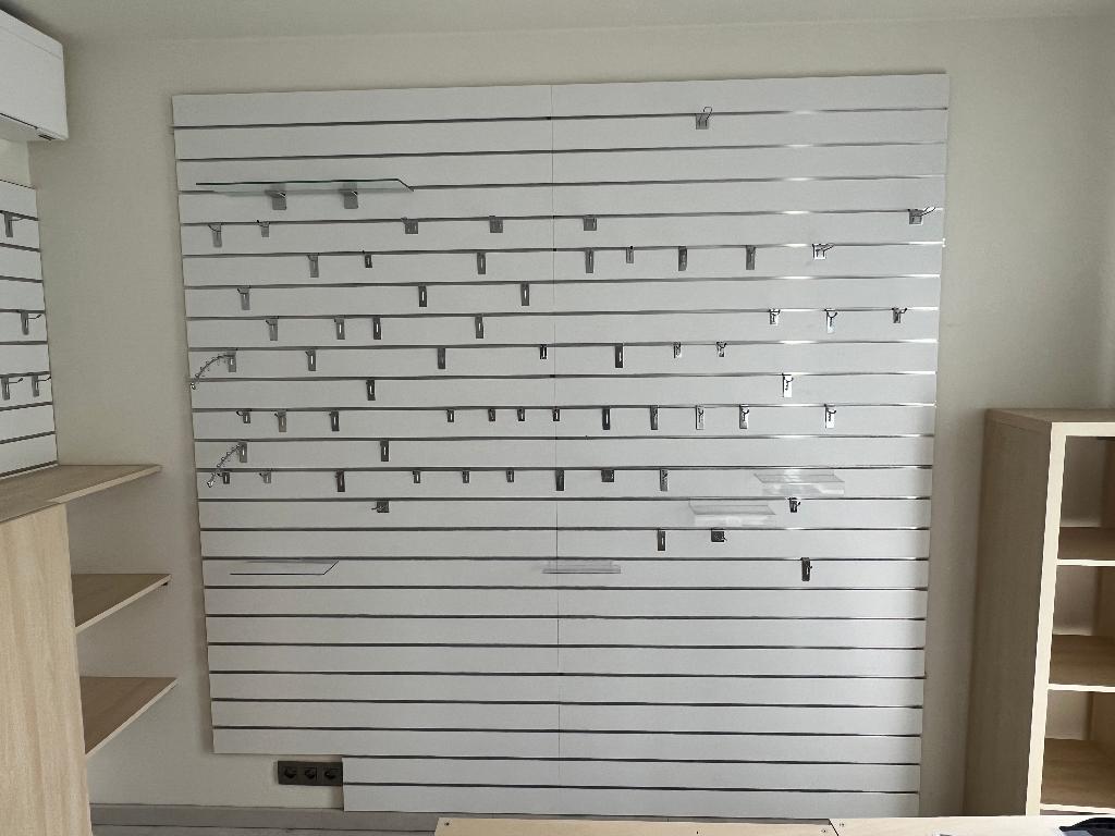 Slatwall / panneaux rainurés 120x120 + crochets + étagères, Enlèvement, Utilisé