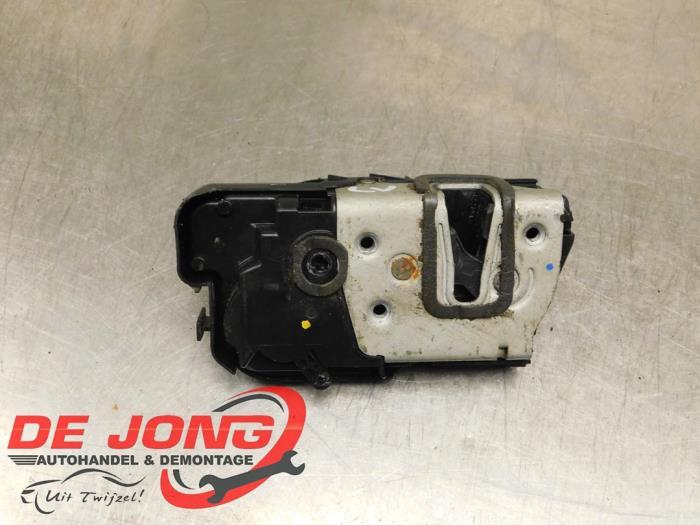 Serrure portière mécanique 2portes gauche d'un Ford Fiesta, Autos : Pièces & Accessoires, -, 3 mois de garantie, -, -