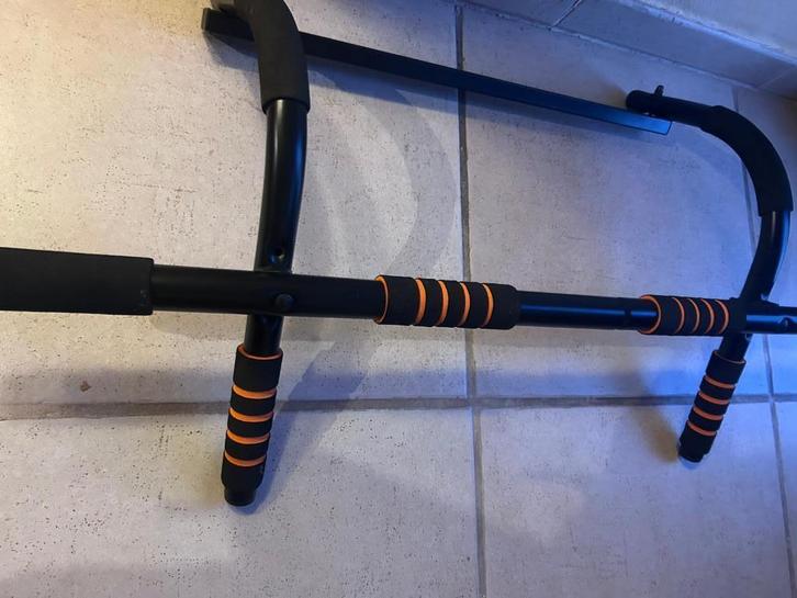 Optrekstang / Pull-up bar – stevig & multifunctioneel, Sport en Fitness, Fitnessmaterialen, Zo goed als nieuw, Oprekstang, Armen