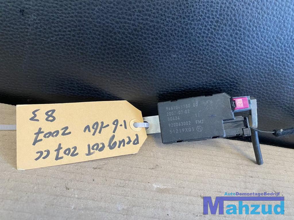 PEUGEOT 207 CC Antenne versterker 9661045780 2007-2015, Taurusavenue 1
2132 LS  Hoofddorp, NL, Gebruikt, Contact.group@renault.com