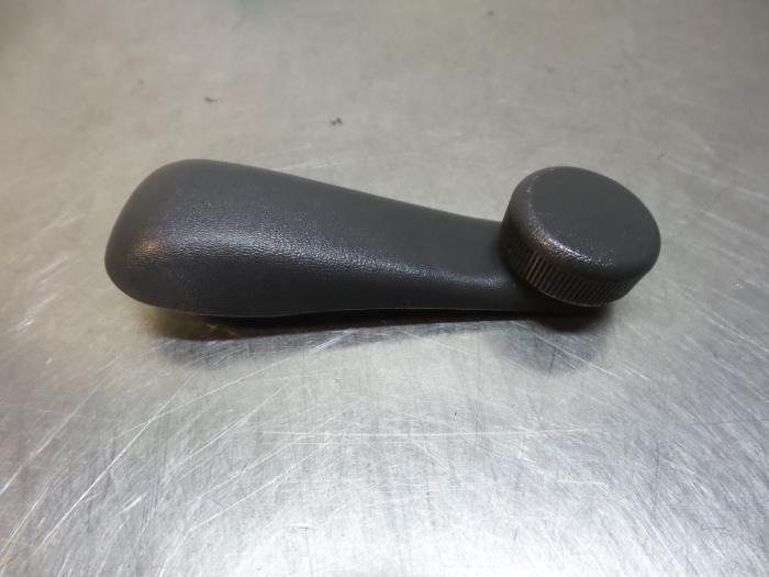 Manivelle de vitre d'un Toyota Paseo (Paseo 94-), Autos : Pièces & Accessoires, Vitres & Accessoires, Toyota, Utilisé, Enlèvement ou Envoi