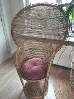 Prachtige pauwenstoel, Ophalen