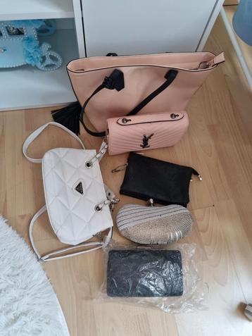 Tassenlot te koop beschikbaar voor biedingen