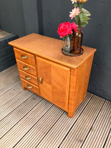 Prachtig Oud vintage dressoir / ladekastje beschikbaar voor biedingen