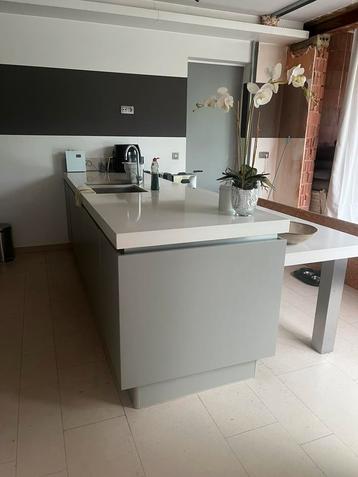 Moderne keuken te koop beschikbaar voor biedingen