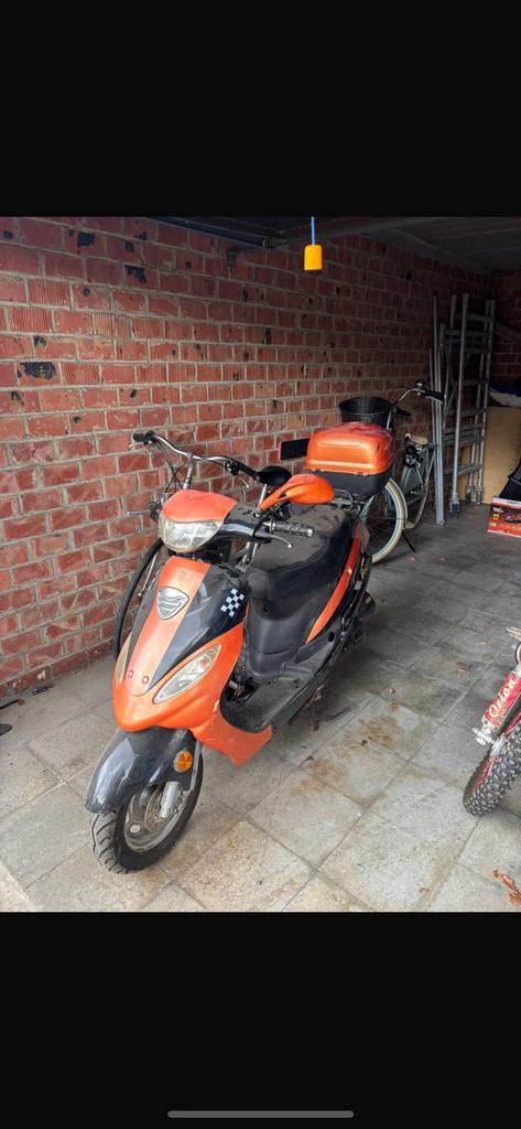 Brommer heeft geen papieren , 1 sleutel, Fietsen en Brommers, Scooters | Piaggio, Gebruikt, Ophalen