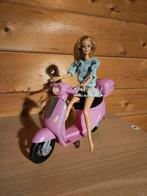 Barbie op een scooter., Kinderen en Baby's, Ophalen of Verzenden, Gebruikt, Barbie