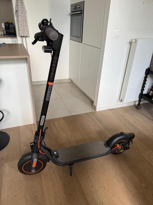 Ninebot kickscooter F40I powered by segway, Fietsen en Brommers, Steps, Zo goed als nieuw, Elektrische step (E-scooter), Ophalen
