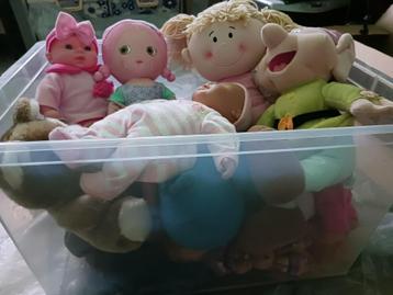 25 stuks knuffels en poppen beschikbaar voor biedingen