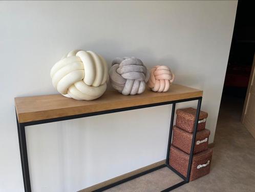 Moderne decoratieve knoopkussens, Huis en Inrichting, Woonaccessoires | Kussens, Zo goed als nieuw, Ophalen of Verzenden