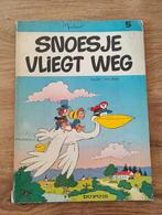 Stripalbum Snoesje vliegt weg - Macherot, Ophalen of Verzenden, Gelezen