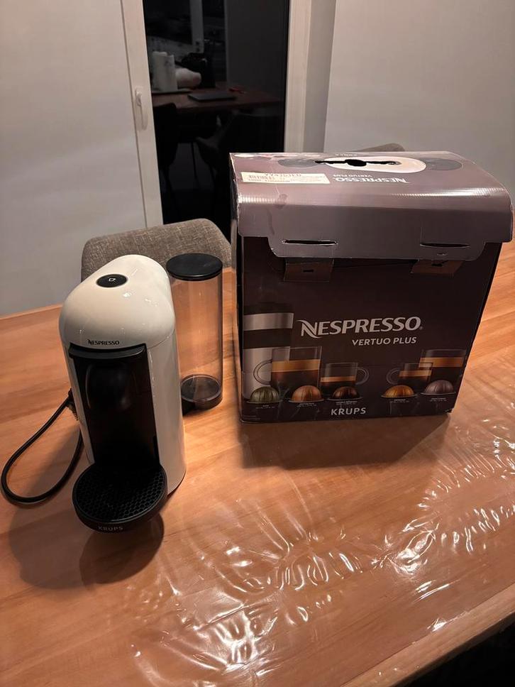 Vertuo koffiemachine wit, Electroménager, Accessoires de machine à café, Comme neuf, Enlèvement