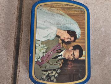 Boite à tabac metal roi baudouin beschikbaar voor biedingen