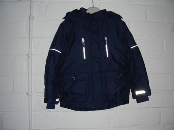 Donkerblauwe wintervest met rits + velcro en afn muts, 116 beschikbaar voor biedingen
