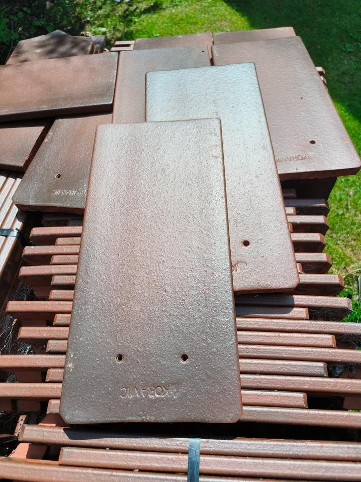 1500 NIEUWE PLATTE KORAMIC DAKPANNEN ROOD, Doe-het-zelf en Bouw, Dakpannen en Dakbedekking, Nieuw, Dakpannen, Steen of Klei, Rood