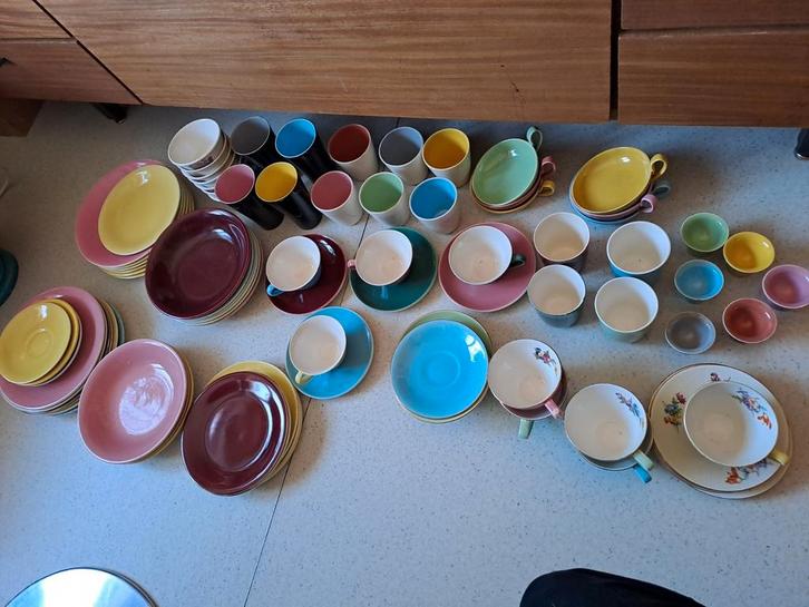 BOCH Pastel vintage  - Gros lot de vaisselle, Antiquités & Art, Antiquités | Services (vaisselle) pièces, Enlèvement