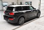 MINI Cooper Clubman 1.5A Automaat - LEDER / PANO / NAVI / BL, Auto's, Mini, Gebruikt, 136 pk, Zwart, Leder
