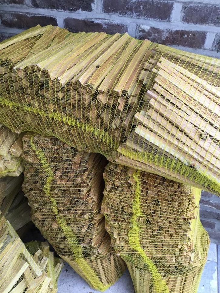 Zakken zeer fijn aanmaakhout: 14kg voor €7,00, Tuin en Terras, Brandhout, Ophalen