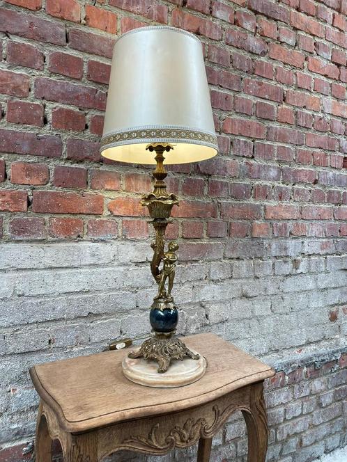 Antieke bronzen tafellamp met sierlijke figuur marmeren voet, Huis en Inrichting, Lampen | Tafellampen, Ophalen