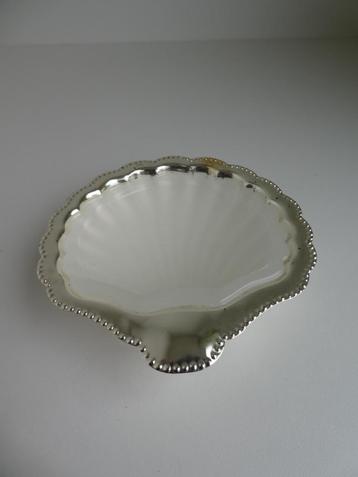 Schelpvormig schaaltje   beschikbaar voor biedingen