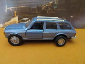 MERCEDES - BENZ 300 TE WAGON, 1 : 43 beschikbaar voor biedingen
