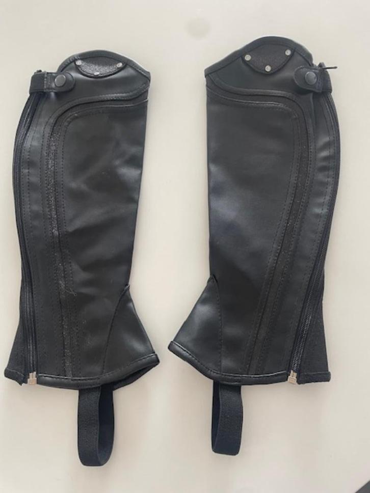 Beenbeschermer/Chaps Epplejeck Instyle Zwart, Dieren en Toebehoren, Paardrijkleding, Zo goed als nieuw, Kinderen, Schoeisel, Overige soorten