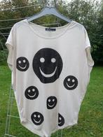 leuk t-shirt beige rug+gaatjes smiley's + zwarte strass, Vêtements | Femmes, T-shirts, Enlèvement ou Envoi, Neuf, Beige, Manches courtes