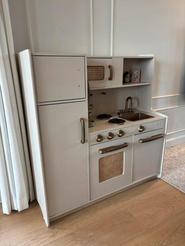 Speel keukentje beige met gouden kranen etc, Kinderen en Baby's, Speelgoed | Speelkeukens, Gebruikt, Speelkeuken, Hout, Ophalen