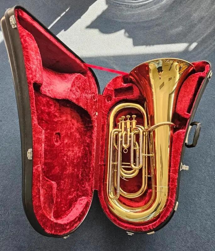 Te koop: Yamaha YEB-321 4 valve Eb Tuba, Muziek en Instrumenten, Blaasinstrumenten | Tuba's, Gebruikt, Es-tuba, Met koffer of draagtas