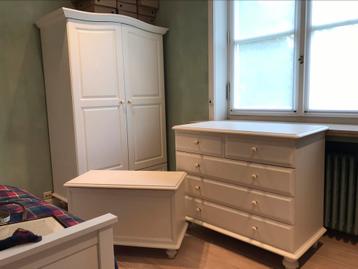 Kwalitatieve kinderkamer (kast, commode, speelgoedkoffer), Ophalen, Zo goed als nieuw