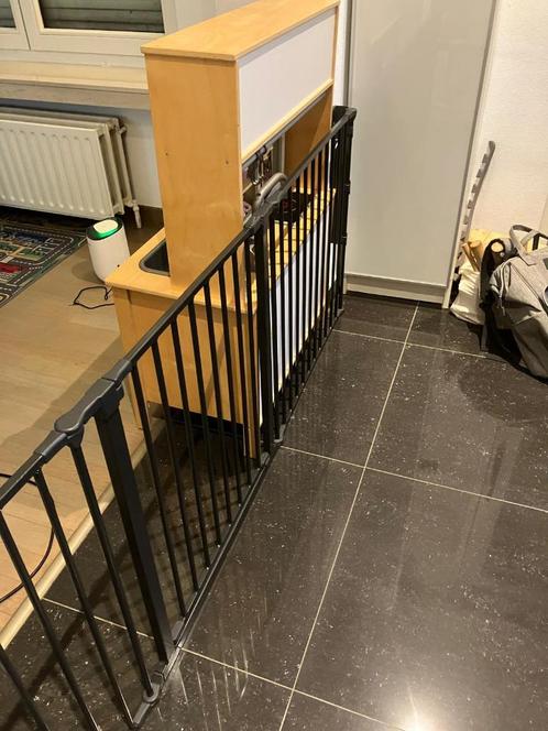 Metalen traphekje/haardhekje BabyDan Flex L90 223cm zwart, Kinderen en Baby's, Traphekjes, Zo goed als nieuw, Schroefhekje, Metaal of IJzer