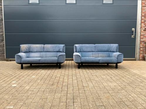 2x Cassina Bull sofa van Gianfranco Frattini 1987, Huis en Inrichting, Zetels | Voetbanken en poefs, Ophalen of Verzenden