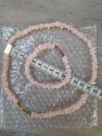 Ensemble collier ras du cou + bracelet de coquillages rosés, Comme neuf, Autres matériaux, Rose, Enlèvement ou Envoi