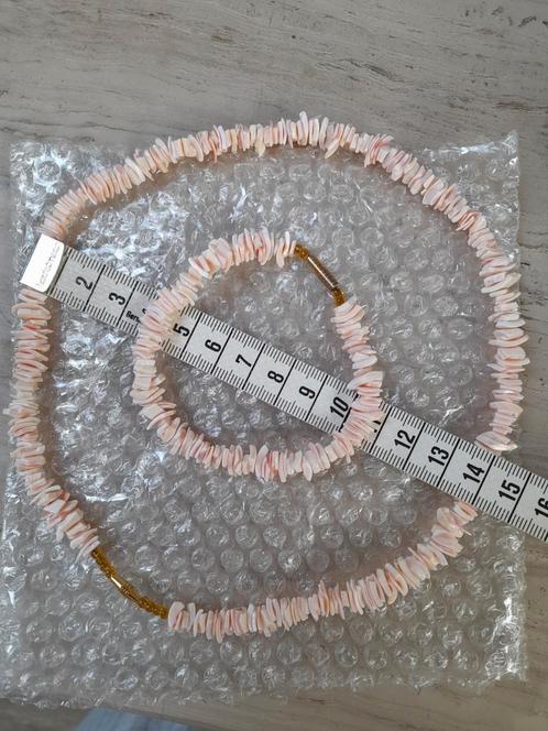 Ensemble collier ras du cou + bracelet de coquillages rosés, Bijoux, Sacs & Beauté, Colliers, Comme neuf, Autres matériaux, Rose