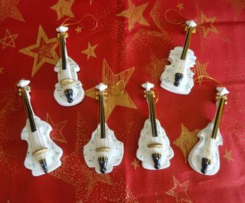 6 houten handbeschilderde muziekinstrumenten, vintage beschikbaar voor biedingen