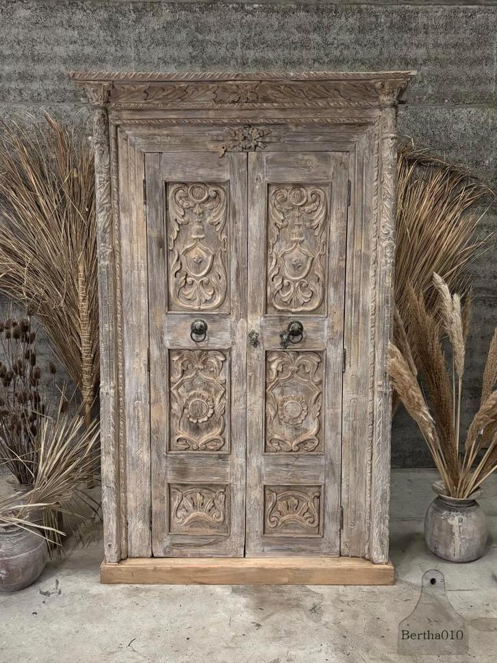 Prachtige Oosterse kast hoogte 223 cm, Antiquités & Art, Curiosités & Brocante, Enlèvement ou Envoi