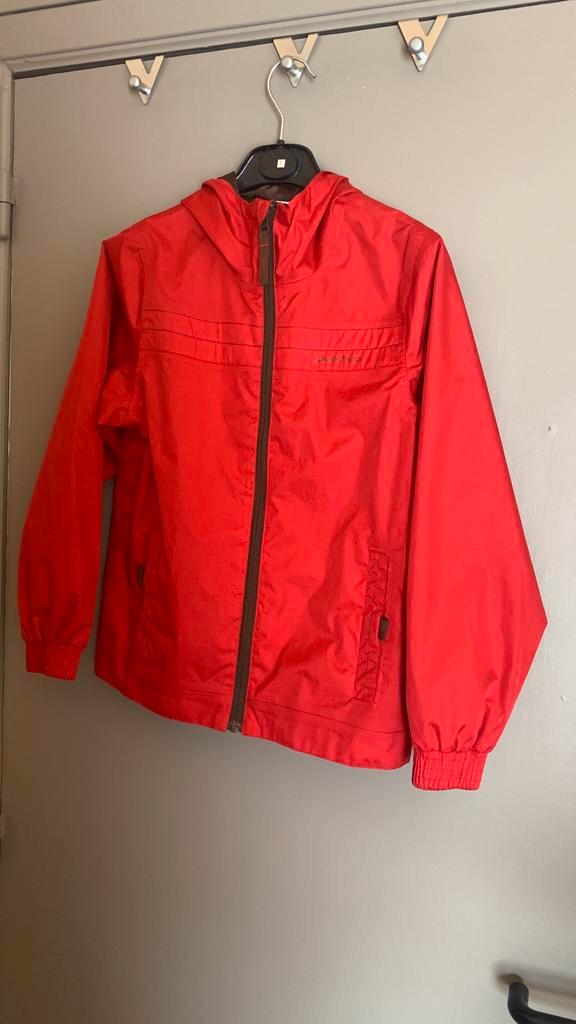 Rood windjack maat 10 jaar, Caravans en Kamperen, Regenkleding, Zo goed als nieuw, Kinderen, Ophalen of Verzenden