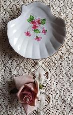 Porseleinen schelp schaaltje met roze bloemetjes, Ophalen of Verzenden