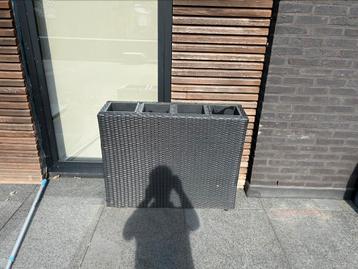 Plastic bloembak  beschikbaar voor biedingen